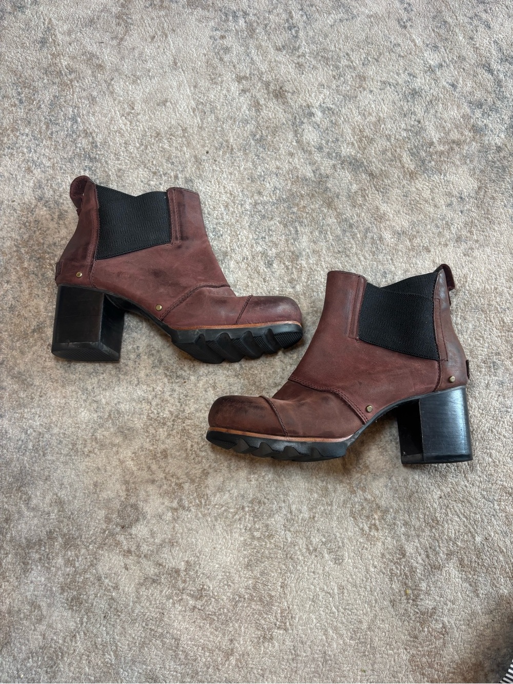 Sorel Cate Chelsea Leather Studded Boot with Heel Size 7